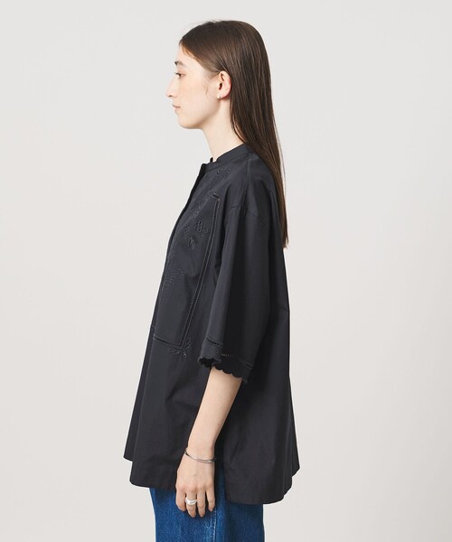 UNITED ARROWS(ユナイテッドアローズ)の「カットワーク シャツ ブラウス(シャツ/ブラウス・レディース・オフホワイト/ネイビー・FREE)」の15枚目の写真