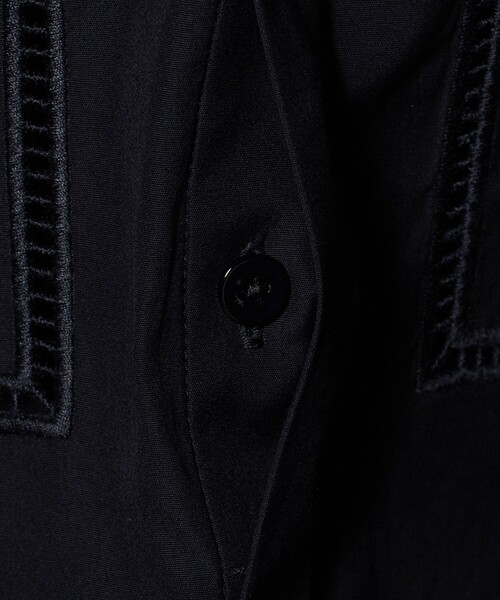 UNITED ARROWS(ユナイテッドアローズ)の「カットワーク シャツ ブラウス(シャツ/ブラウス・レディース・オフホワイト/ネイビー・FREE)」の8枚目の写真