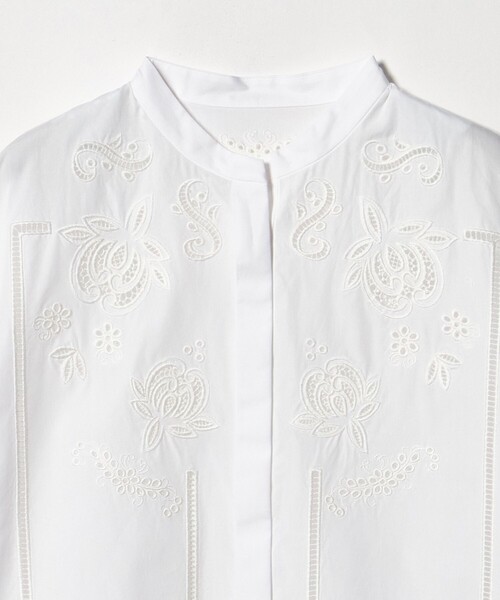 UNITED ARROWS(ユナイテッドアローズ)の「カットワーク シャツ ブラウス(シャツ/ブラウス・レディース・オフホワイト/ネイビー・FREE)」の5枚目の写真