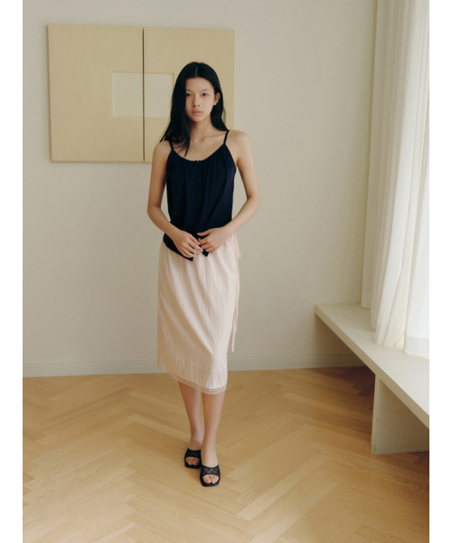 Yuje（ユジェ）の「SHIRRING LACE SKIRT (3color, 2size)（スカート・レディース・ライトピンク/Off White/ブラック・SMALL/MEDIUM）」の4枚目の写真