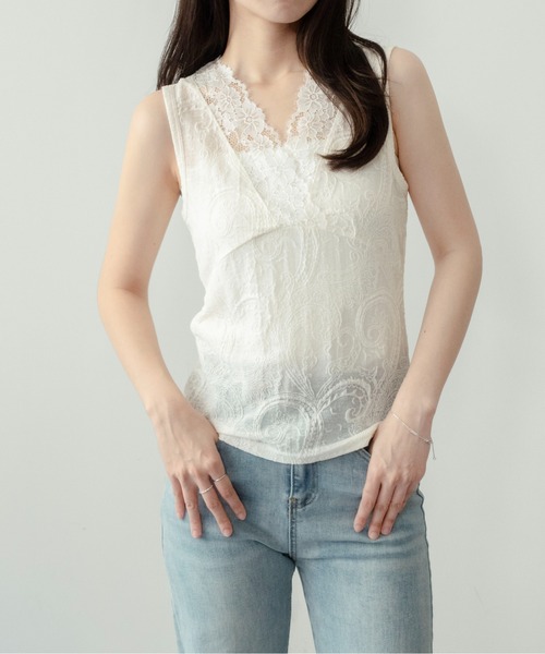 on:nue（オンニュ）の「【on:nue】[着用動画あり！] Vネックレースノースリーブトップス（タンクトップ・レディース・ブラック/ホワイト・FREE）」の3枚目の写真