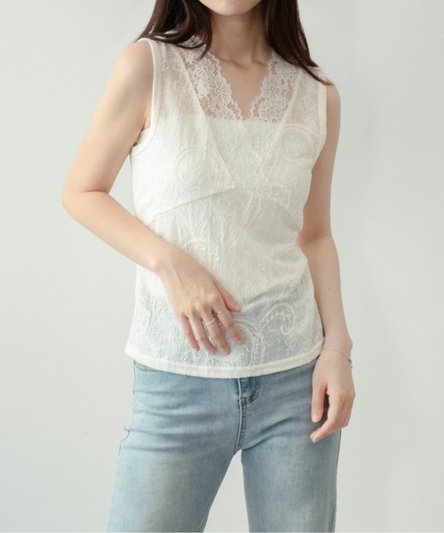 on:nue（オンニュ）の「【on:nue】[着用動画あり！] Vネックレースノースリーブトップス（タンクトップ・レディース・ブラック/ホワイト・FREE）」の7枚目の写真