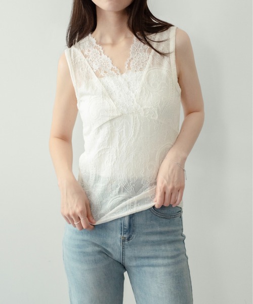 on:nue（オンニュ）の「【on:nue】[着用動画あり！] Vネックレースノースリーブトップス（タンクトップ・レディース・ブラック/ホワイト・FREE）」の8枚目の写真