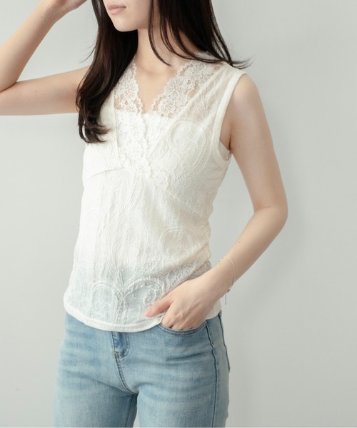 on:nue（オンニュ）の「【on:nue】[着用動画あり！] Vネックレースノースリーブトップス（タンクトップ・レディース・ブラック/ホワイト・FREE）」の10枚目の写真