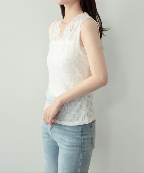 on:nue（オンニュ）の「【on:nue】[着用動画あり！] Vネックレースノースリーブトップス（タンクトップ・レディース・ブラック/ホワイト・FREE）」の11枚目の写真