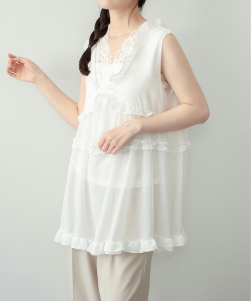 on:nue（オンニュ）の「【on:nue】[着用動画あり！] Vネックレースノースリーブトップス（タンクトップ・レディース・ブラック/ホワイト・FREE）」の22枚目の写真