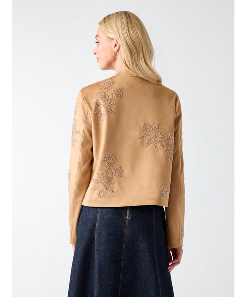 Guess(ゲス)の「OCEANE Suede Beaded Jacket ジャケット(ノーカラージャケット・レディース・キャメル・LARGE/MEDIUM/SMALL/X-SMALL)」の2枚目の写真