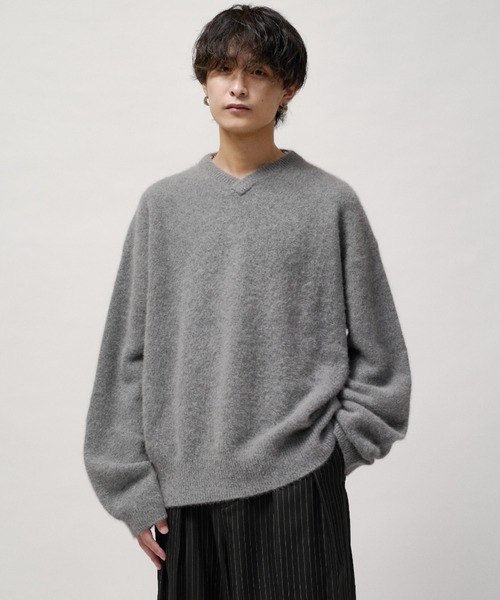 Lui's(ルイス)の「ウールライトVネックニット(ニット/セーター・メンズ・モカ/ブラック/チャコールグレー/ブルー・M/S)」の2枚目の写真