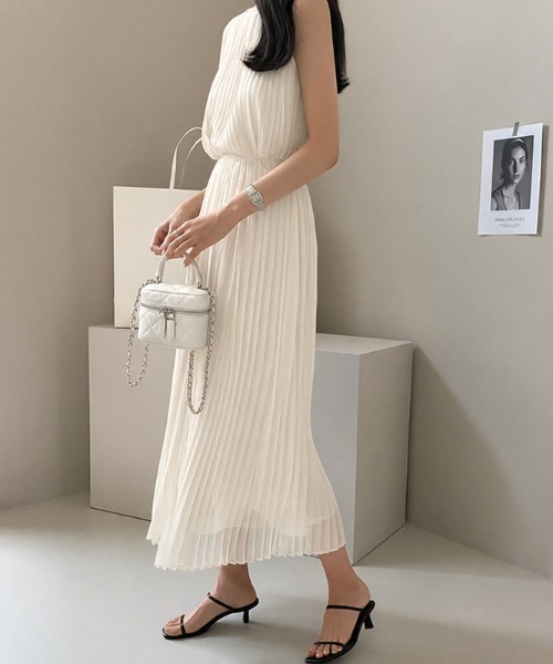 COCOMOMO（ココモモ）の「2wayで楽しむ大人キレイめワンピ シフォンプリーツワンピース プリーツワンピース ノースリーブ ウエストリボン ウエストマーク シフォン ロング ワンピース オフィスカジュアル リゾート 春服 夏服（ワンピース・レディース・ブラック/アイボリー/ライトグレー/ネイビー/ダークグレー・FREE）」の6枚目の写真