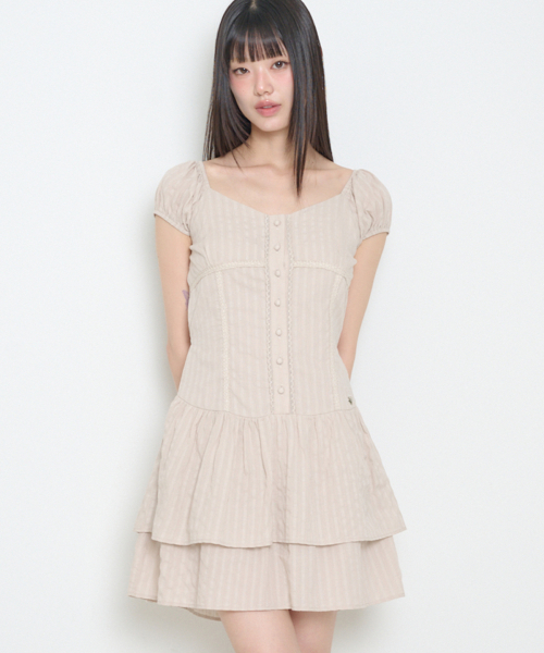 ILLIGO(イリゴ)の「パフフリルワンピースベージュ(ワンピース・レディース・その他・SMALL/MEDIUM)」の2枚目の写真
