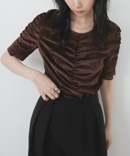 LIAN(リアン)の「シアーベロアシャーリングトップス(Tシャツ/カットソー・レディース・ブラック/ブラウン/オフホワイト/グレー・FREE)」の1枚目の写真