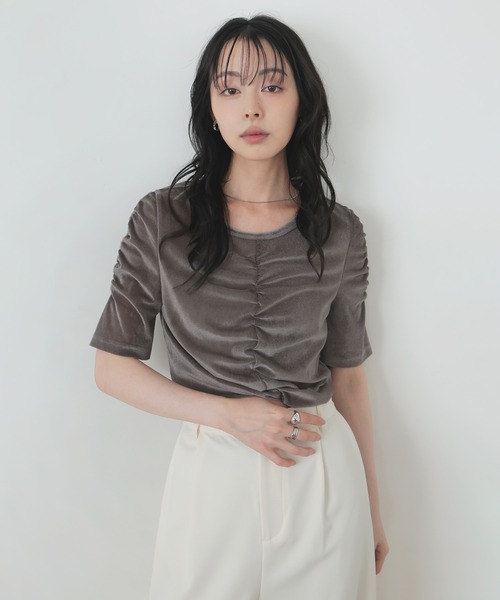 LIAN(リアン)の「シアーベロアシャーリングトップス(Tシャツ/カットソー・レディース・ブラック/ブラウン/オフホワイト/グレー・FREE)」の13枚目の写真