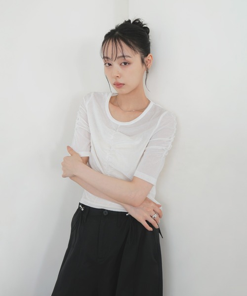 LIAN(リアン)の「シアーベロアシャーリングトップス(Tシャツ/カットソー・レディース・ブラック/ブラウン/オフホワイト/グレー・FREE)」の7枚目の写真