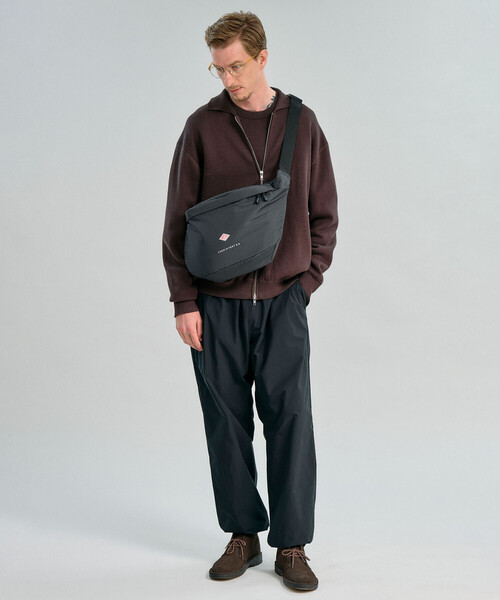DANTON（ダントン）の「DANTON | ボディバッグ CHEMIN VERT 8.4 UNISEX（ボディバッグ/ウエストポーチ・レディース・マスタード/グレー/ブラック・-）」の4枚目の写真