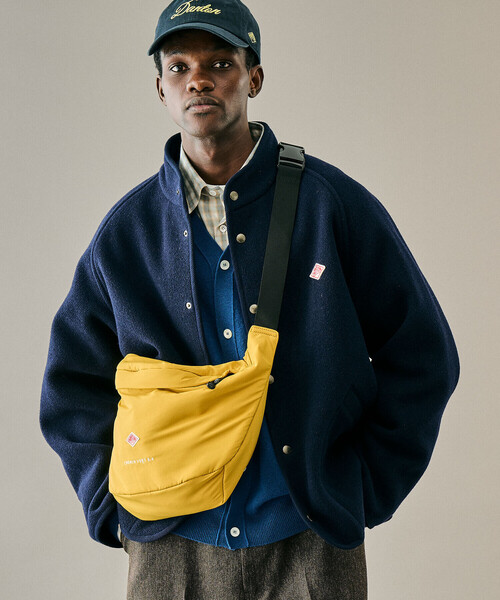 DANTON（ダントン）の「DANTON | ボディバッグ CHEMIN VERT 8.4 UNISEX（ボディバッグ/ウエストポーチ・レディース・マスタード/グレー/ブラック・-）」の3枚目の写真