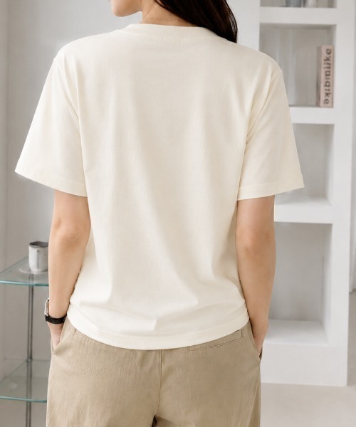 sowme.（ソウミー）の「古着風に着回せる◎【エンブレムカレッジロゴ ベーシック Tシャツ】（Tシャツ/カットソー・レディース・ホワイト系その他/オートミール・SMALL/MEDIUM/LARGE）」の3枚目の写真