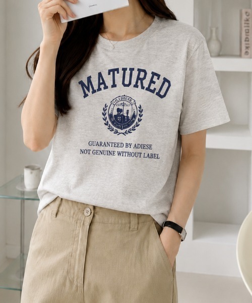 sowme.（ソウミー）の「古着風に着回せる◎【エンブレムカレッジロゴ ベーシック Tシャツ】（Tシャツ/カットソー・レディース・ホワイト系その他/オートミール・SMALL/MEDIUM/LARGE）」の4枚目の写真