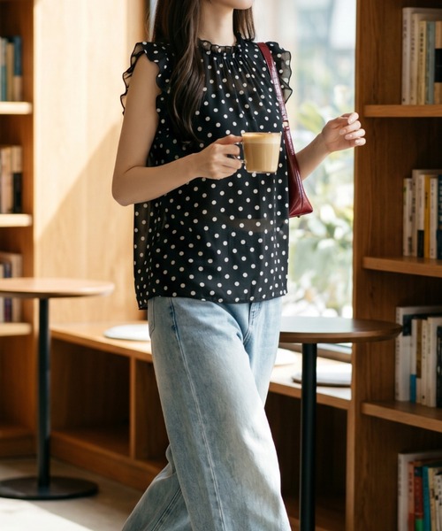 umune（ウムネ）の「シフォンブラウス ドット柄 フリル袖 ハイネック 体型カバー 大人かわいい フェミニン 夏（シャツ/ブラウス・レディース・ブラック/オフホワイト・FREE）」の4枚目の写真