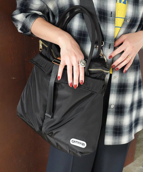 Spick & Span（スピックアンドスパン）の「《別注 / 追加》OUTDOOR PRODUCTS HELMET BAG*（トートバッグ・レディース・カーキ/ブラック・FREE）」の16枚目の写真