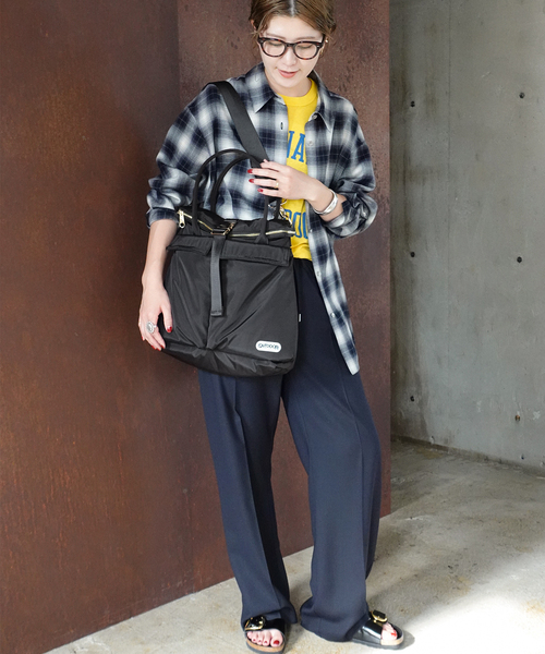 Spick & Span（スピックアンドスパン）の「《別注 / 追加》OUTDOOR PRODUCTS HELMET BAG*（トートバッグ・レディース・カーキ/ブラック・FREE）」の17枚目の写真