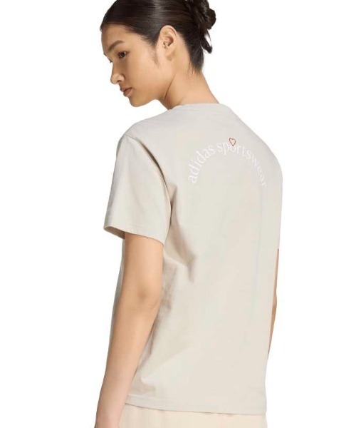 adidas(アディダス)の「adidas アディダス エンブロイダリー パック レギュラー グラフィックTシャツ(Tシャツ/カットソー・レディース・ブラウン/ダークグレー・S/M/L/XL)」の3枚目の写真