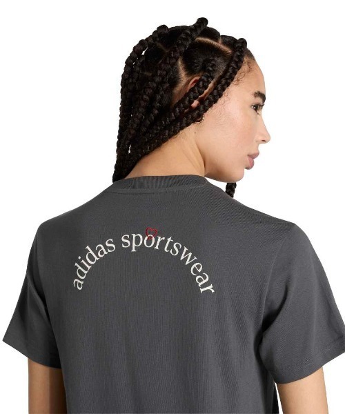 adidas(アディダス)の「adidas アディダス エンブロイダリー パック レギュラー グラフィックTシャツ(Tシャツ/カットソー・レディース・ブラウン/ダークグレー・S/M/L/XL)」の10枚目の写真