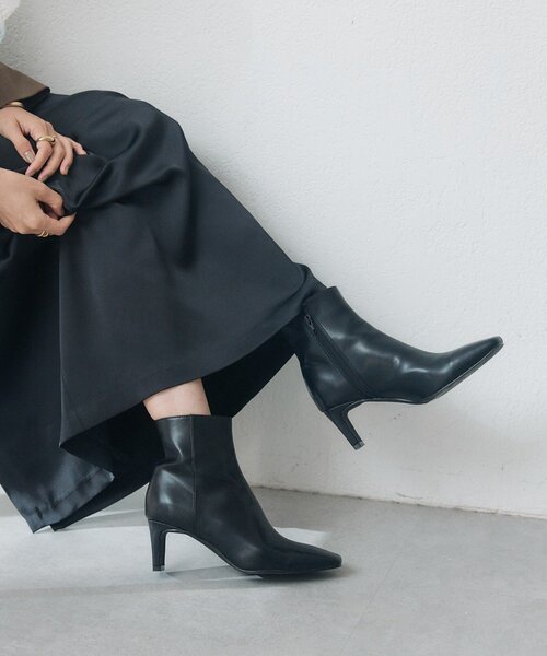RIVE DROITE(リヴドロワ)の「【6.5cmヒール】ヒールショートブーツ(ブーツ・レディース・ライトベージュ/ブラック・LARGE/SMALL/MEDIUM)」の19枚目の写真