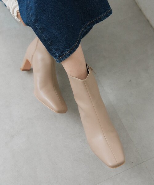 RIVE DROITE(リヴドロワ)の「【6.5cmヒール】ヒールショートブーツ(ブーツ・レディース・ライトベージュ/ブラック・LARGE/SMALL/MEDIUM)」の9枚目の写真