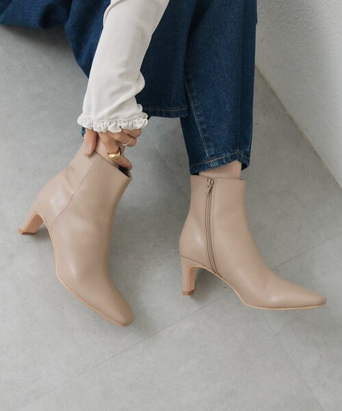 RIVE DROITE(リヴドロワ)の「【6.5cmヒール】ヒールショートブーツ(ブーツ・レディース・ライトベージュ/ブラック・LARGE/SMALL/MEDIUM)」の8枚目の写真