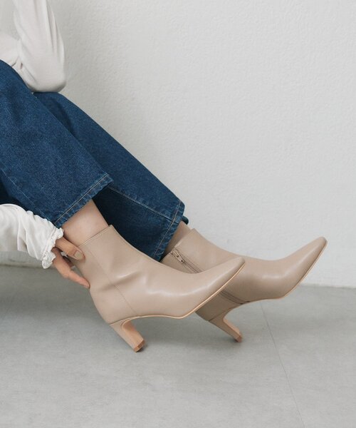 RIVE DROITE(リヴドロワ)の「【6.5cmヒール】ヒールショートブーツ(ブーツ・レディース・ライトベージュ/ブラック・LARGE/SMALL/MEDIUM)」の7枚目の写真
