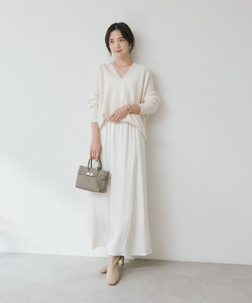 RIVE DROITE(リヴドロワ)の「【6.5cmヒール】ヒールショートブーツ(ブーツ・レディース・ライトベージュ/ブラック・LARGE/SMALL/MEDIUM)」の5枚目の写真