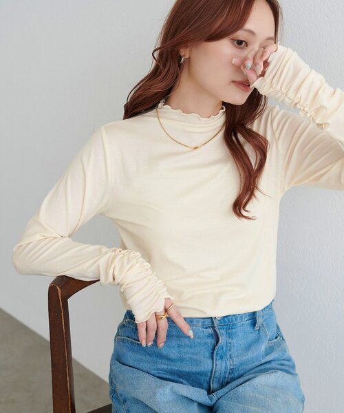 DISCOAT(ディスコート)の「【WEB限定】袖口シャーリングシアーメロートップス(Tシャツ/カットソー・レディース・グリーン系/アイボリー/ブラック/ブラウン・FREE)」の2枚目の写真