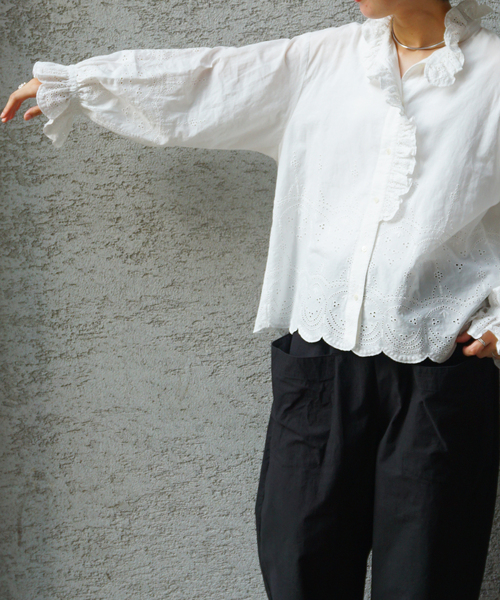 JOURNAL STANDARD LUXE(ジャーナルスタンダード ラックス)の「カットワークレース フリルブラウス(シャツ/ブラウス・レディース・ホワイト/ブラック・FREE)」の6枚目の写真