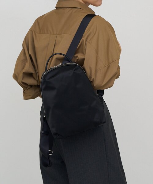 russet(ラシット)の「【撥水】ナイロンラウンドリュックサック(バックパック/リュック・レディース・ネイビー/ブラック・FREE)」の10枚目の写真