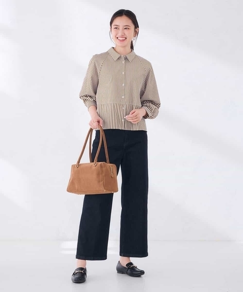 a.v.v(アーヴェヴェ)の「バックタック切替ブラウス(シャツ/ブラウス・レディース・ダークインディゴブルー/ブラウン・40/38)」の18枚目の写真