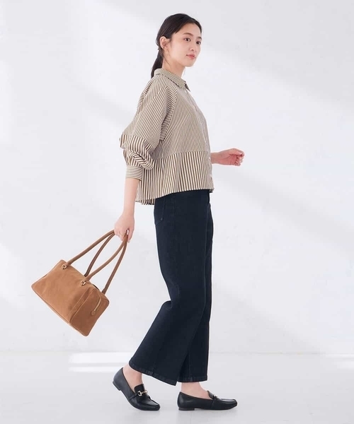 a.v.v(アーヴェヴェ)の「バックタック切替ブラウス(シャツ/ブラウス・レディース・ダークインディゴブルー/ブラウン・40/38)」の7枚目の写真