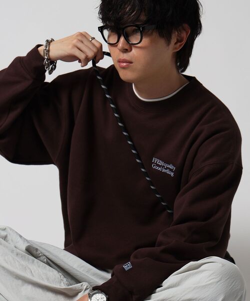 FFEIN(フェイン)の「【FFEIN(フェイン)】ヘビーウエイトクラシックロゴ刺繍ドローコードスウェット / クルーネック スウェット ドローコード ロゴ刺繍 ユニセックス(スウェット・メンズ・ブラック/ライトピンク/ダークブラウン/アッシュグレー/ダークネイビー/バーガンディー・SMALL/MEDIUM/LARGE)」の3枚目の写真