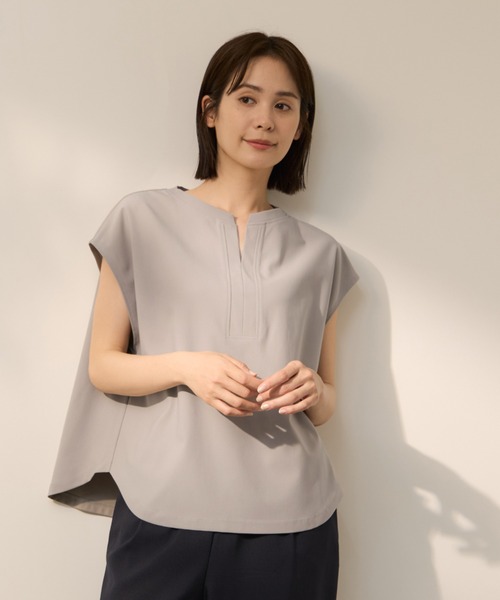 ketty(ケティ)の「【超快適機能】スキッパーブラウス(Tシャツ/カットソー・レディース・ライトグレー/オフホワイト・M)」の2枚目の写真