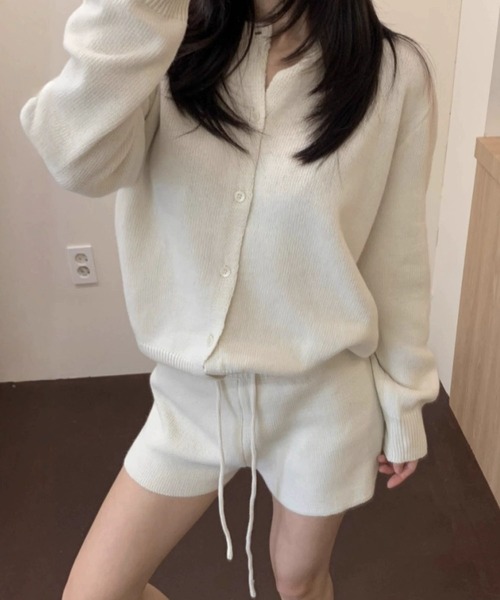 meJane(ミージェーン)の「ニットカーディガン × ショートパンツ セットアップ(セットアップ・レディース・オフホワイト/ダークグレー・FREE)」の2枚目の写真