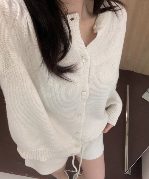 meJane(ミージェーン)の「ニットカーディガン × ショートパンツ セットアップ(セットアップ・レディース・オフホワイト/ダークグレー・FREE)」の5枚目の写真