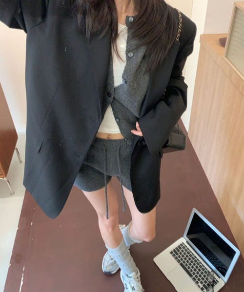meJane(ミージェーン)の「ニットカーディガン × ショートパンツ セットアップ(セットアップ・レディース・オフホワイト/ダークグレー・FREE)」の10枚目の写真