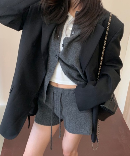 meJane(ミージェーン)の「ニットカーディガン × ショートパンツ セットアップ(セットアップ・レディース・オフホワイト/ダークグレー・FREE)」の13枚目の写真