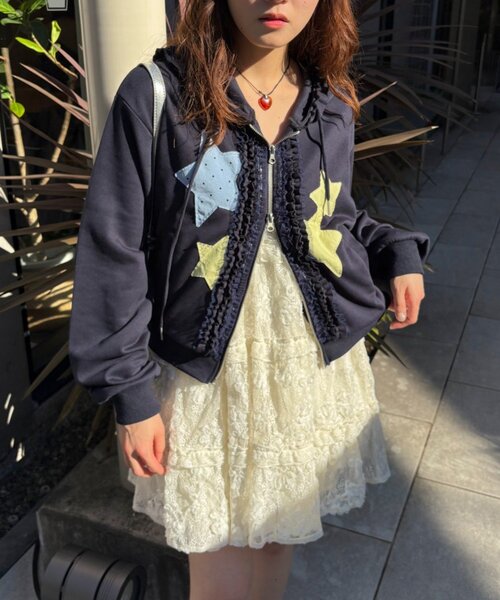 w closet（ダブルクローゼット）の「【ショート丈・フリル】星柄パッチワークパーカー（パーカー・レディース・アイボリー/グリーン/ブルー/ネイビー・FREE）」の3枚目の写真