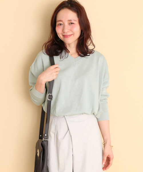 URBAN RESEARCH Sonny Label（アーバンリサーチサニーレーベル）の「Sonny Label 綿混Vネックオーバーニット（ニット/セーター・レディース・オフホワイト/ブルー系その他/ミント/ピンク・FREE）」の2枚目の写真