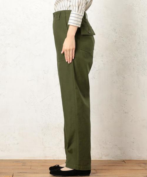 green label relaxing（グリーンレーベルリラクシング）の「CB コットンバックサテン ベイカーパンツ ◆（チノパンツ・レディース・オリーブ/ベージュ・38/36/40）」の11枚目の写真
