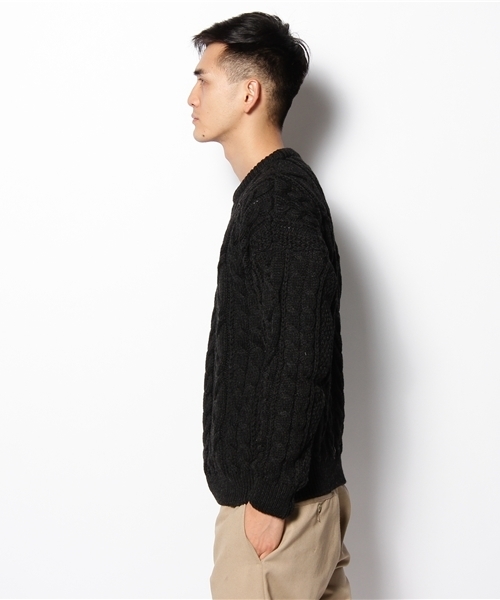 BEAMS（ビームス）の「VILLAGE GREEN / アランセーター（ニット/セーター・メンズ・オフホワイト/ネイビー・MEDIUM/LARGE）」の3枚目の写真