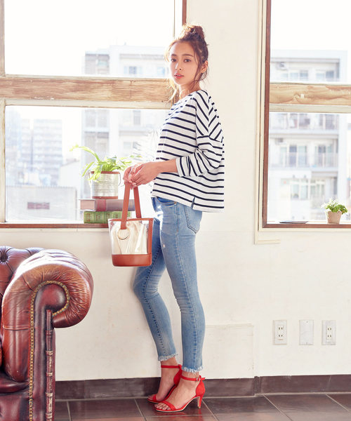 KOBE LETTUCE（コウベレタス）の「綿100%ドロップショルダー長袖ボーダーカットソーロンT（Tシャツ/カットソー・レディース・ブラック/ベージュ/ネイビー/グレー/レッド/ブラック系その他/ブルー系その他/ブラック系その他2・FREE）」の9枚目の写真