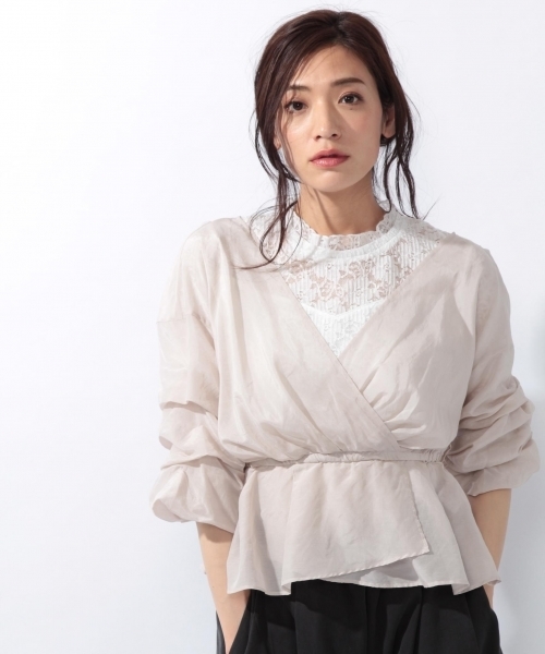 laboratory work（ラボラトリーワーク）の「ラッフルショートスリーブカシュクールシャツ（シャツ/ブラウス・レディース・ブラック/オフホワイト/グレイッシュベージュ・MEDIUM）」の3枚目の写真