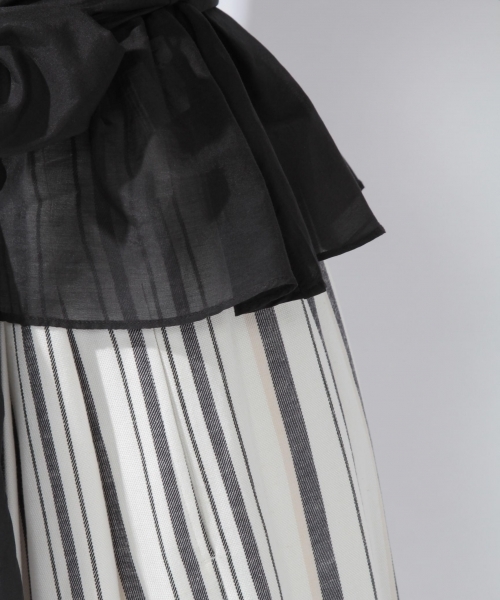 laboratory work（ラボラトリーワーク）の「ラッフルショートスリーブカシュクールシャツ（シャツ/ブラウス・レディース・ブラック/オフホワイト/グレイッシュベージュ・MEDIUM）」の14枚目の写真