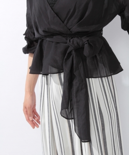 laboratory work（ラボラトリーワーク）の「ラッフルショートスリーブカシュクールシャツ（シャツ/ブラウス・レディース・ブラック/オフホワイト/グレイッシュベージュ・MEDIUM）」の15枚目の写真